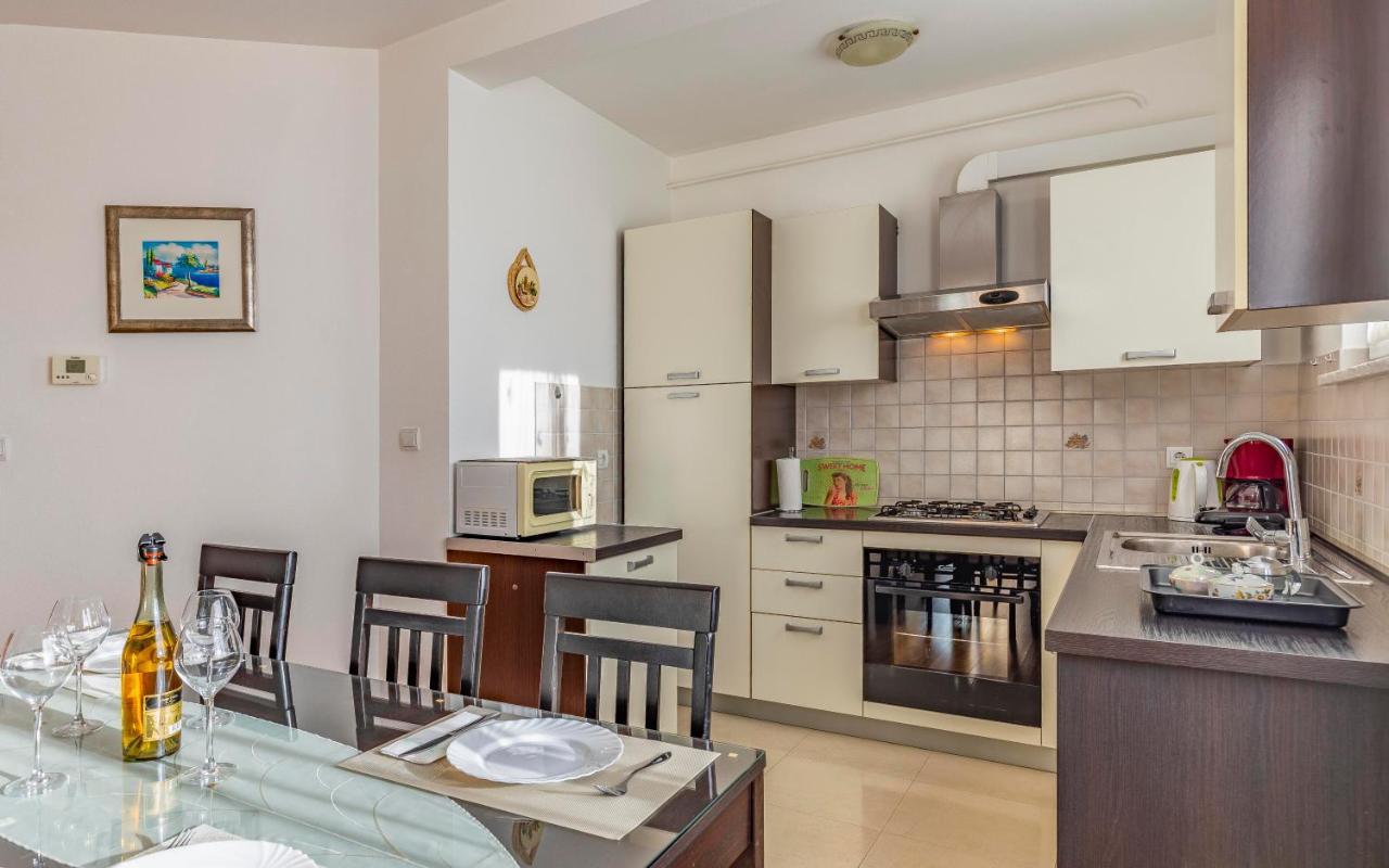 Istriensonne - Apartments Veruda Mit Grillterrasse Pula Exteriér fotografie