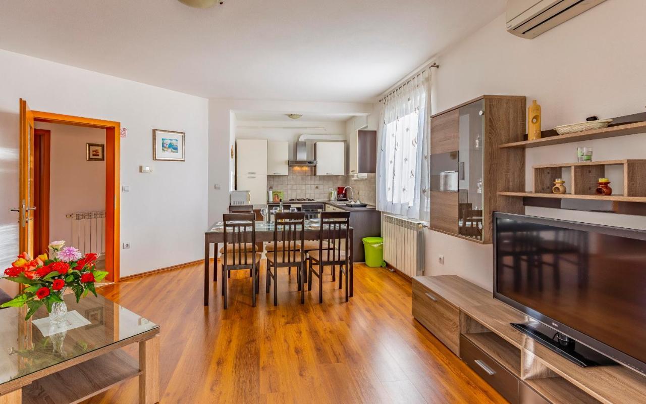 Istriensonne - Apartments Veruda Mit Grillterrasse Pula Exteriér fotografie