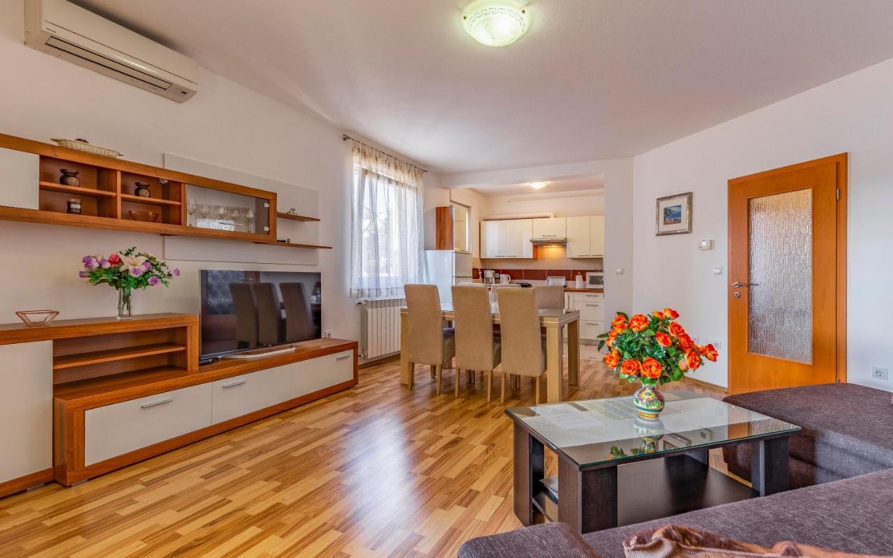Istriensonne - Apartments Veruda Mit Grillterrasse Pula Exteriér fotografie